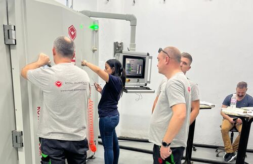 Tin tức công ty mới nhất về Cải thiện hiệu quả lớp phủ và chất lượng màng bằng máy phủ bay hơi nhiệt của Royal Technology